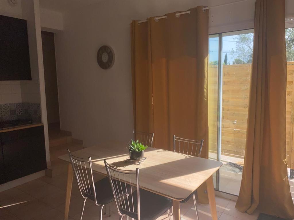 Appartement Velleron-4 Personnes Eksteriør billede